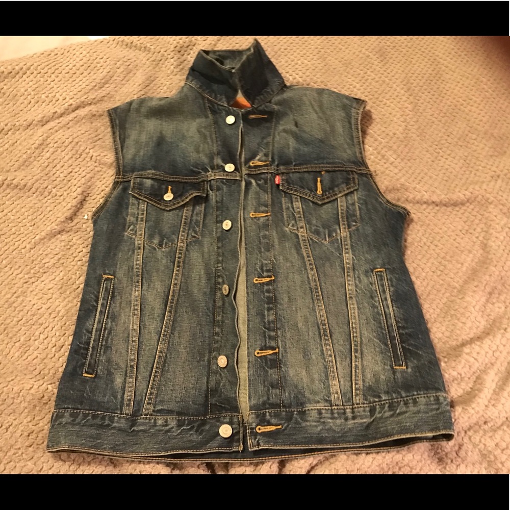Levi men’s vest... or woman